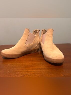 Sorel women’s waterproof Tan Suede Out and About slip on wedge 8.5